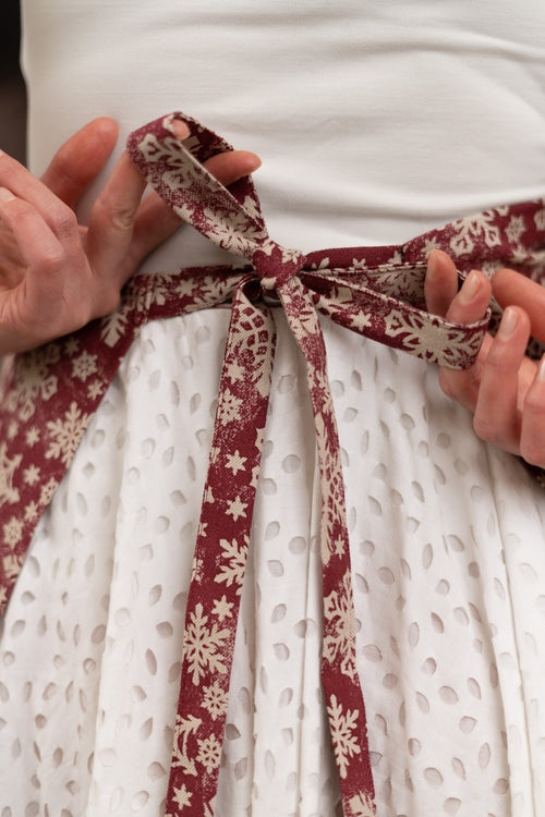 Julförkläde med snöflingmönster