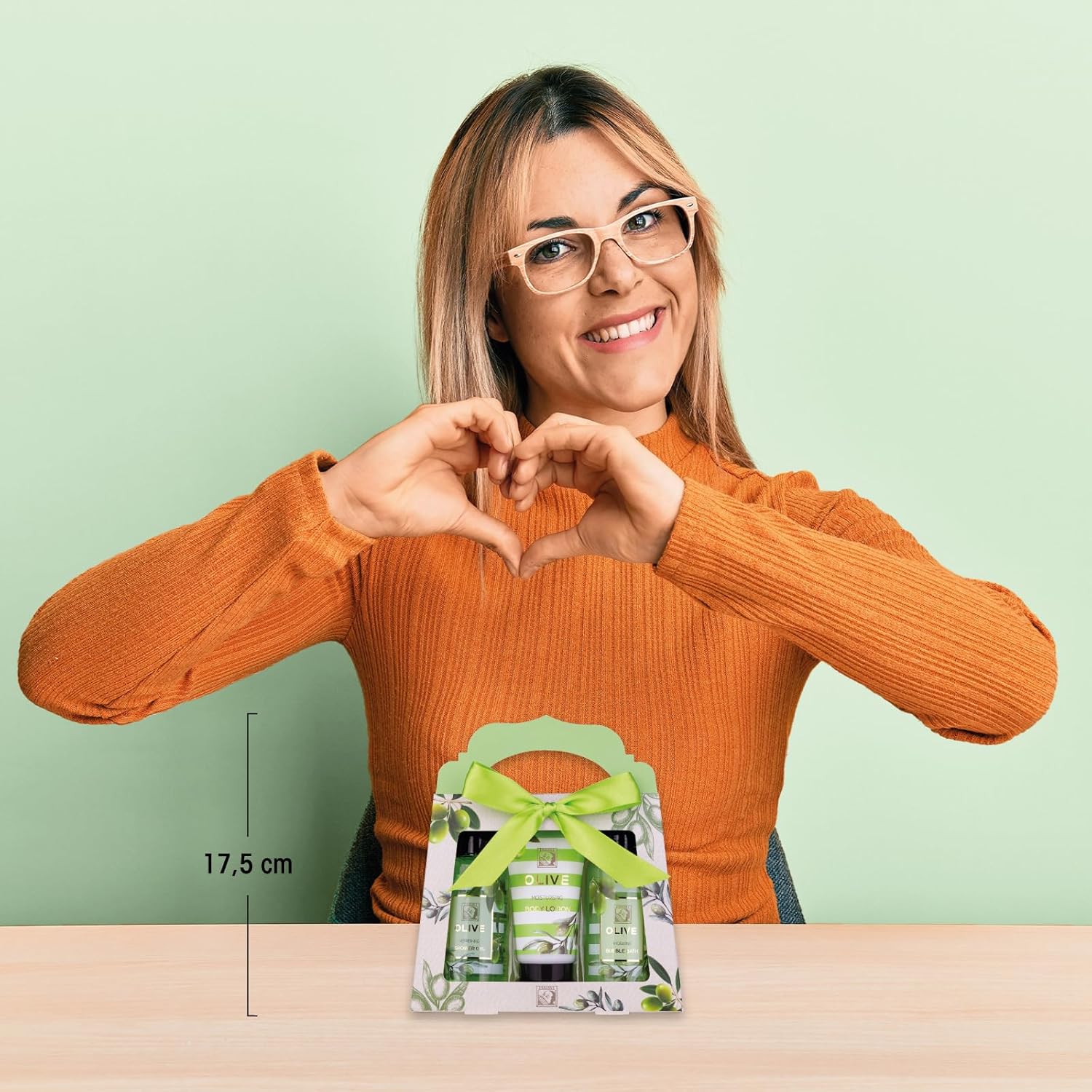 Accentra - Duschset för kvinnor OLIV i vacker presentförpackning - 3-delat vårdset med duschgel, bodylotion och bubbelbad - Wellness presentset för Alla hjärtans dag, Mors dag och Jul