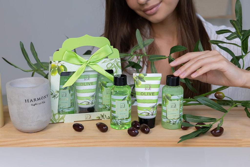 Accentra - Duschset för kvinnor OLIV i vacker presentförpackning - 3-delat vårdset med duschgel, bodylotion och bubbelbad - Wellness presentset för Alla hjärtans dag, Mors dag och Jul