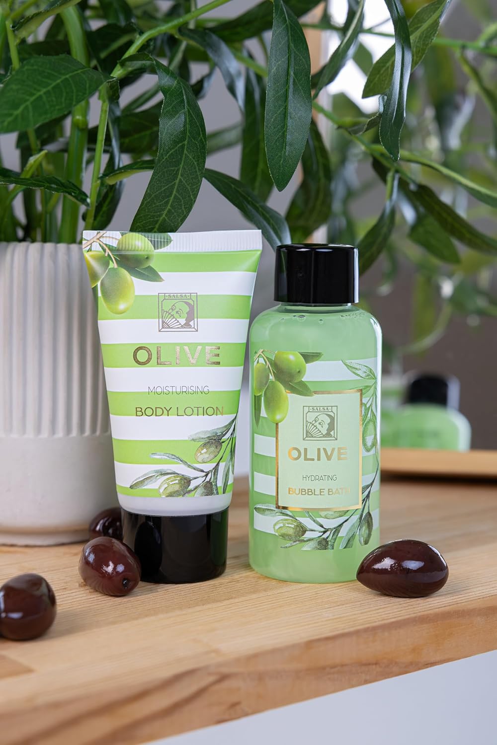 Accentra - Duschset för kvinnor OLIV i vacker presentförpackning - 3-delat vårdset med duschgel, bodylotion och bubbelbad - Wellness presentset för Alla hjärtans dag, Mors dag och Jul